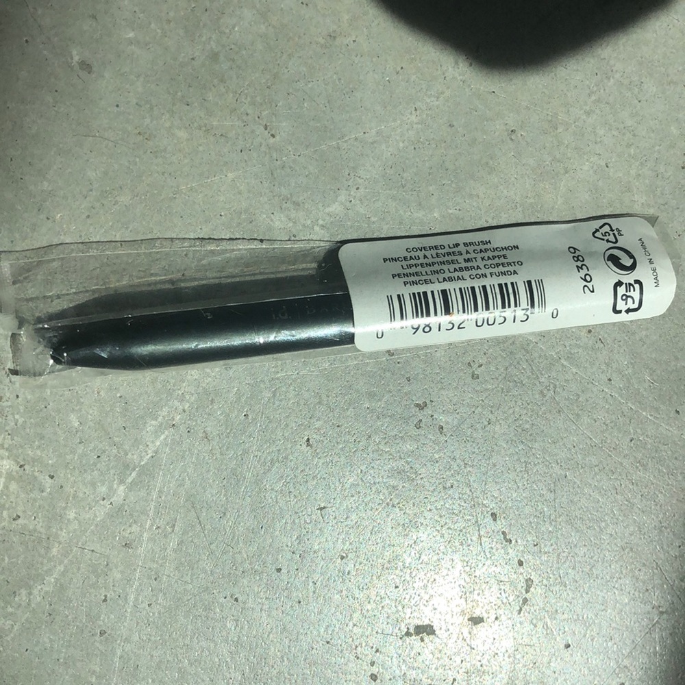 Bare Minerals Covered Lip Brush